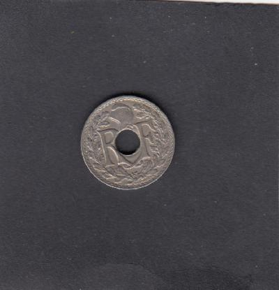 Beschrijving: 10 Centimes HOLE  